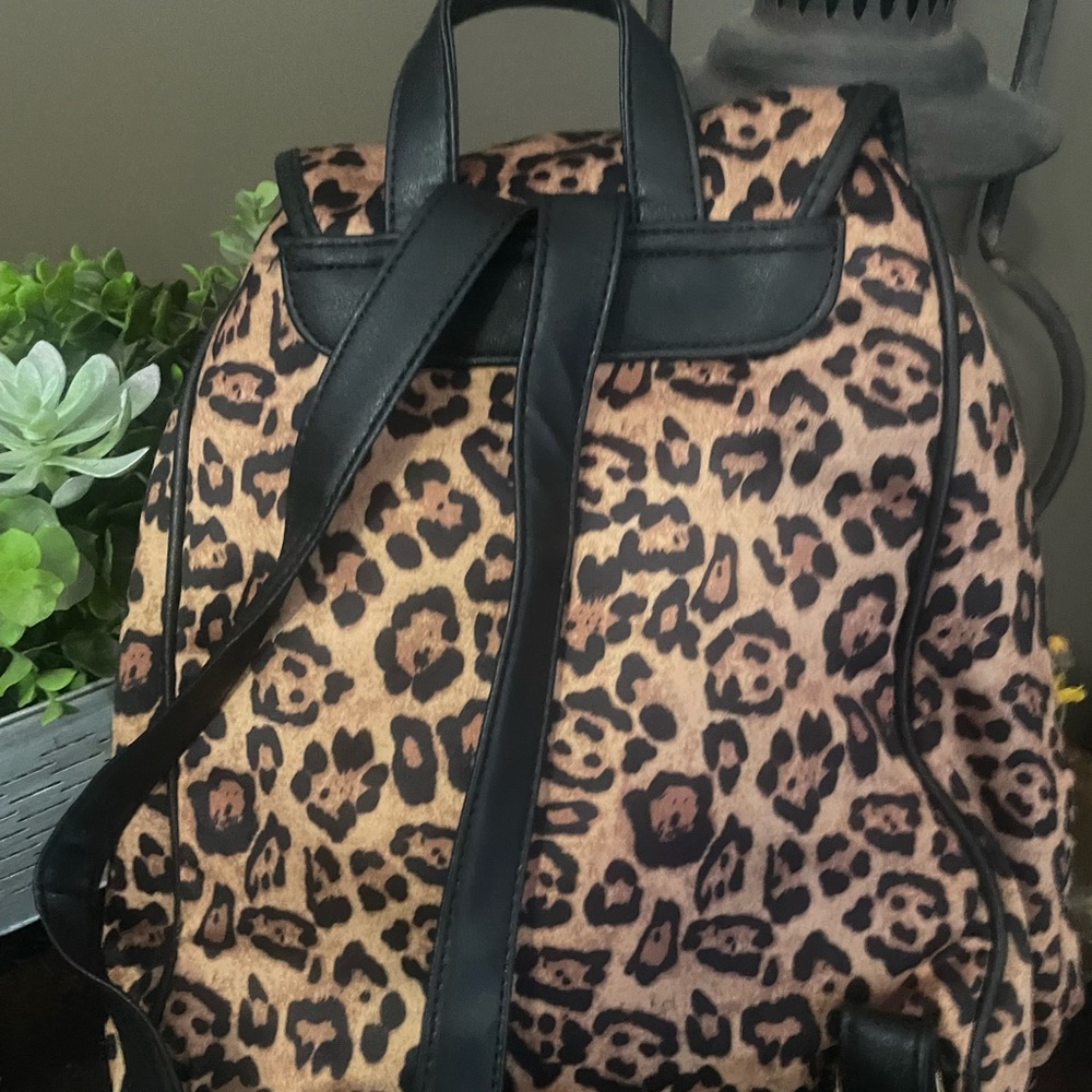 Leopard Print Backpack - Picture 3 of 3
